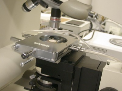 Diode-array spectrometer with heating/cooling stage